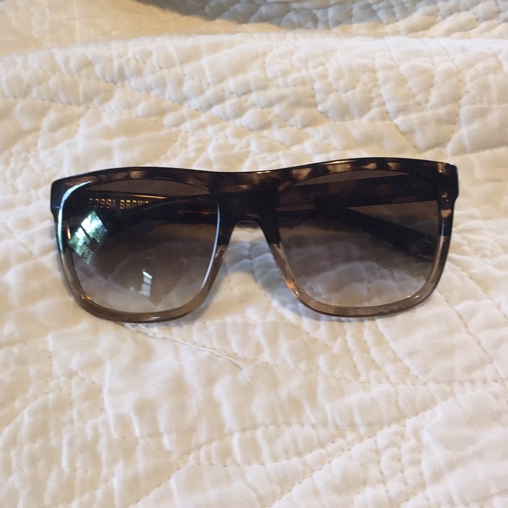 Bobbi Brown the Harley’s tortoise sunglasses